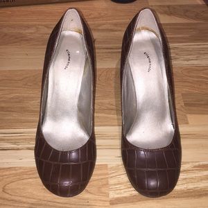 Cute Rectangle pattern heels